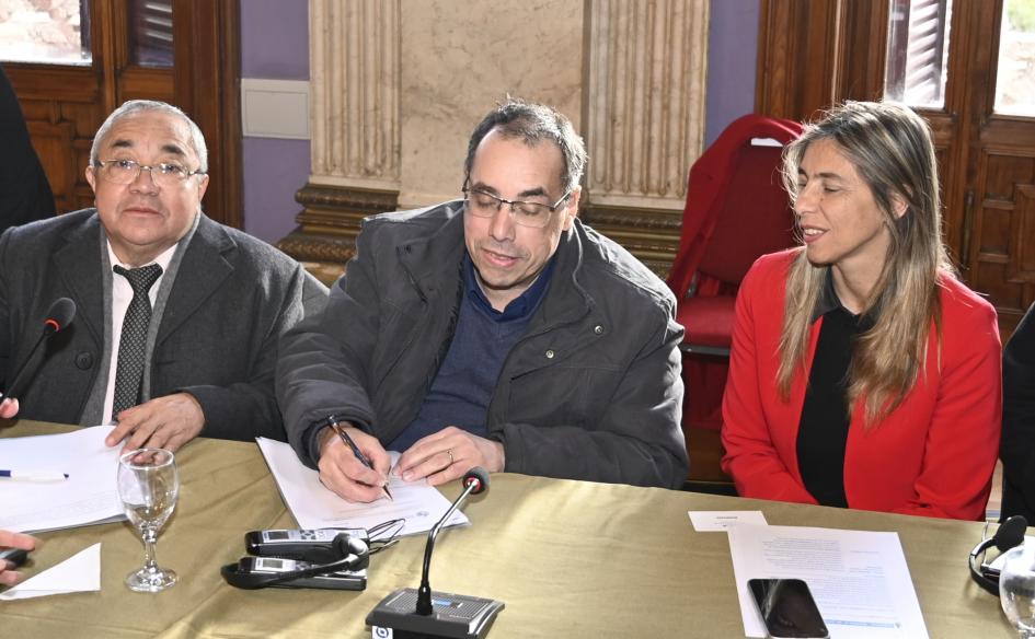 MINTUR y AUGM firman acuerdo de cooperación interinstitucional para el fortalecimiento del sector MINTUR y AUGM firman acuerdo de cooperación interinstitucional para el fortalecimiento del sector