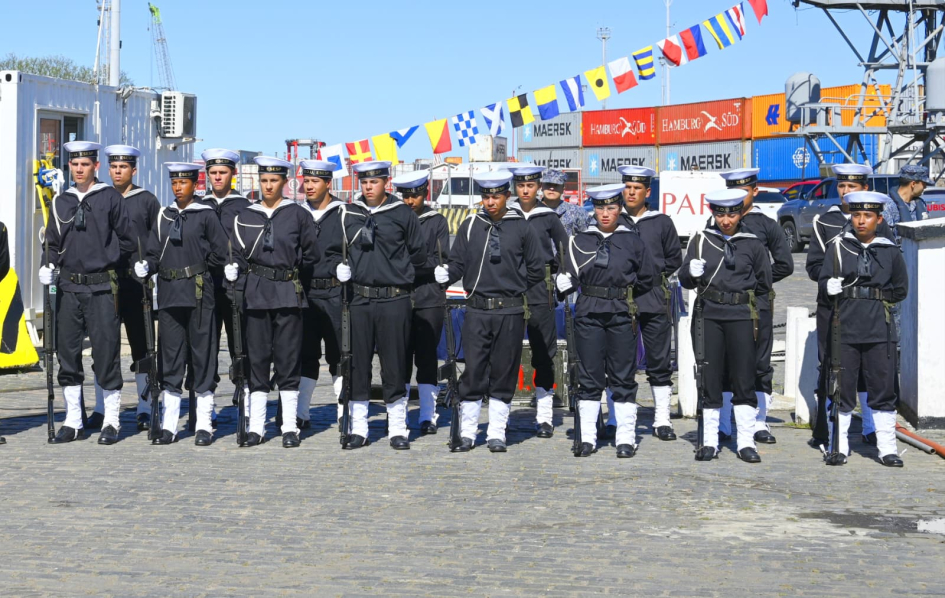 Parte de la tripulación en la ceremonia Parte de la tripulación en la ceremonia