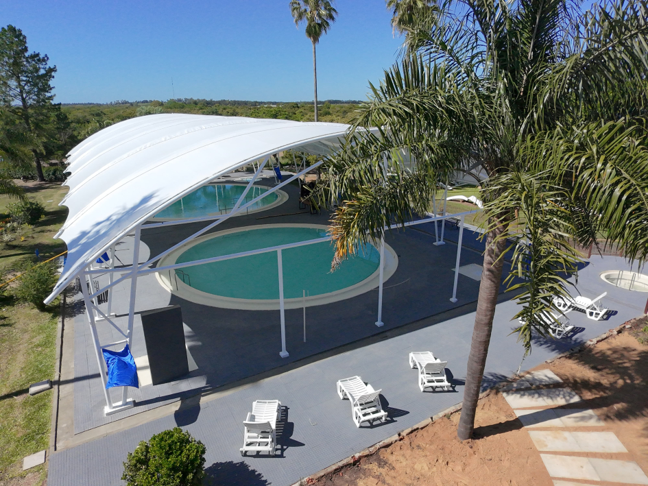 Piscina semicerrada Termas del Daymán 