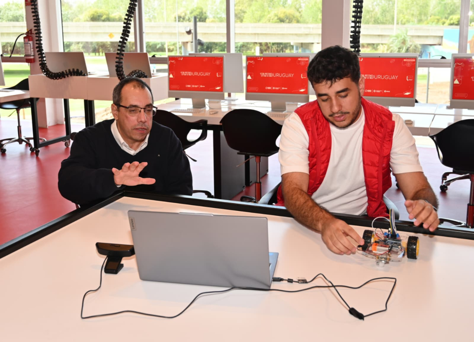 TUMO Uruguay inauguró su primer centro de educación en tecnologías creativas en el Aeropuerto de Car