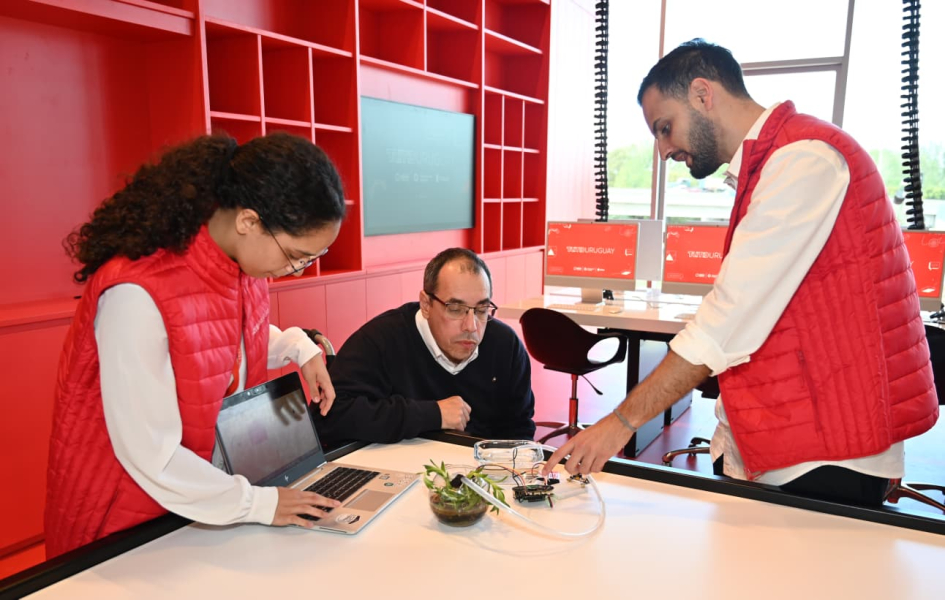 TUMO Uruguay inauguró su primer centro de educación en tecnologías creativas en el Aeropuerto de Car