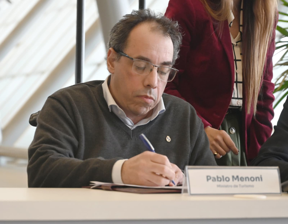 Mintur - Aeropuertos firma de acuerdo