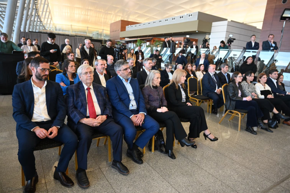 Mintur - Aeropuertos firma de acuerdo