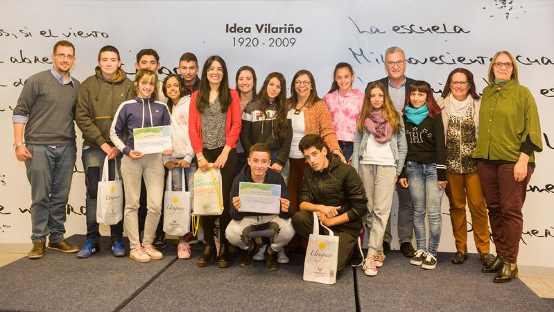 Ceremonia de premiación: Liceo 70 Autoridades junto a estudiantes y docentes del Liceo 70