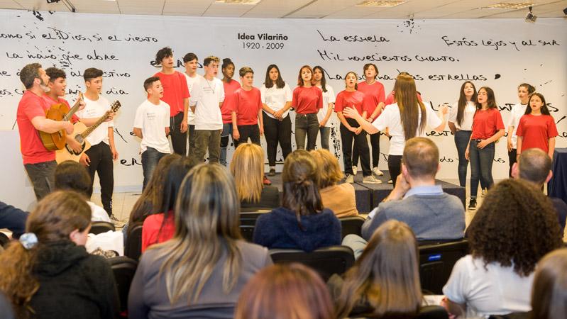 Coro de Estudiantes del Liceo 60 del barrio Lavalleja y el Liceo 25 de Villa García de Montevideo Actuación del coro de Estudiantes del Liceo 60 del barrio Lavalleja y el Liceo 25 de Villa García de Montevideo.