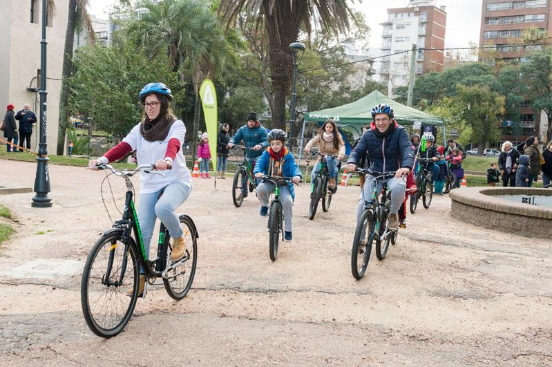 Circuito en bici por el Parque Rodó en busca de la cacería extraña