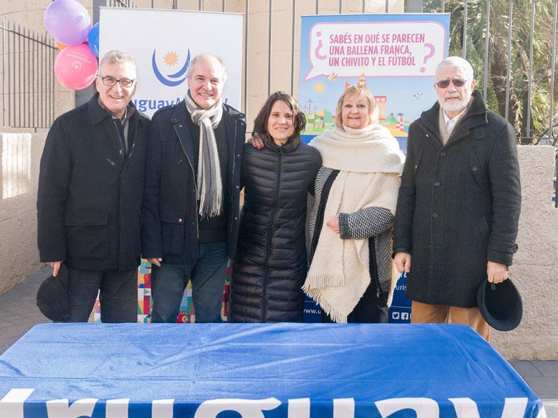 Fotografía al cierre del lanzamiento con: Carlos Fagetti, Xosé Enriquez, Serrana Díaz, Liliam Kechichian y Benjamín Liberoff