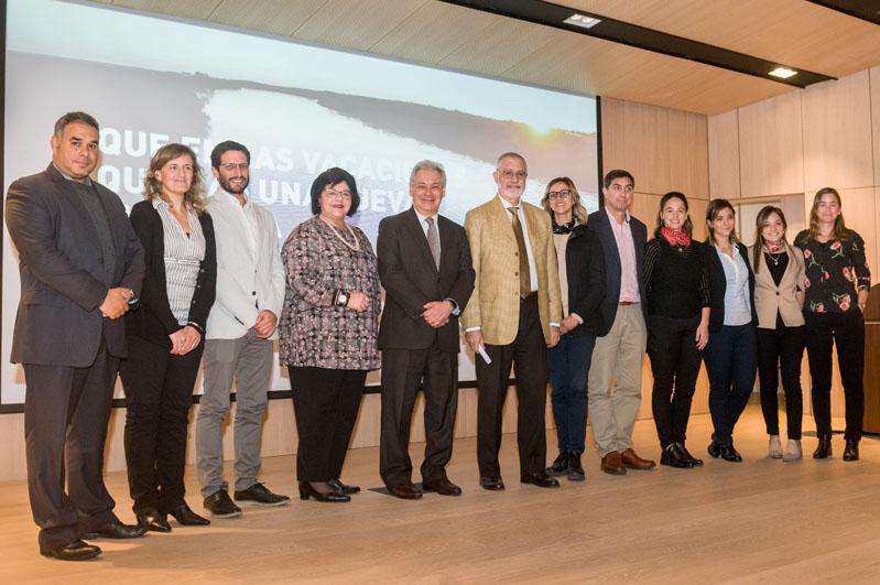 Panel de expositores e integrantes del Observatorio Turístico