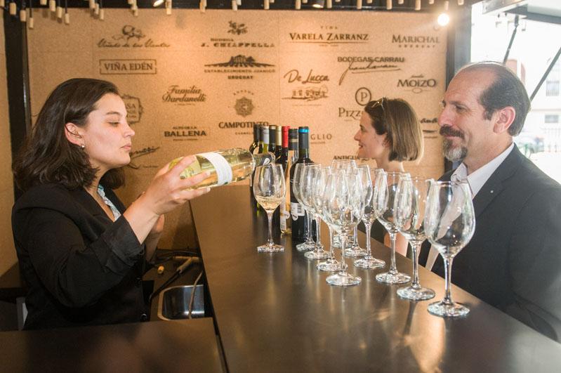 Degustaciones del público en el wine truck