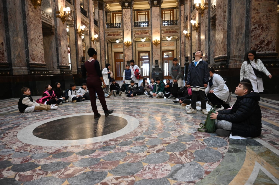 Turismo Social Niños en el Palacio Legislativo