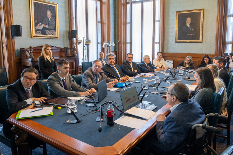 Reunión con Comisión de Industria, Energía, Comercio, Turismo y Servicios del Senado