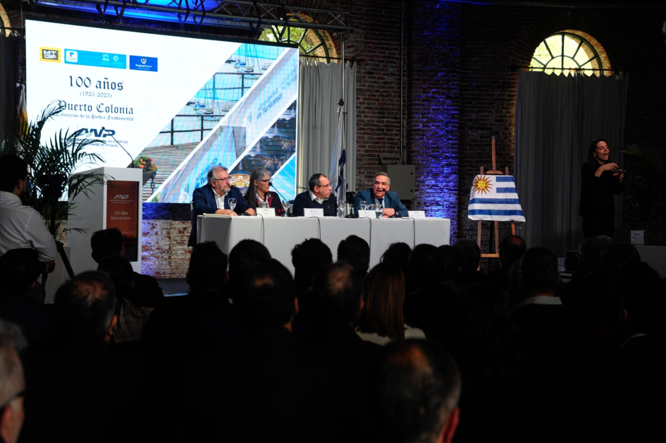 El puerto de Colonia celebra sus 100 años y se prepara para recibir a los turistas  El puerto de Colonia celebra sus 100 años y se prepara para recibir a los turistas