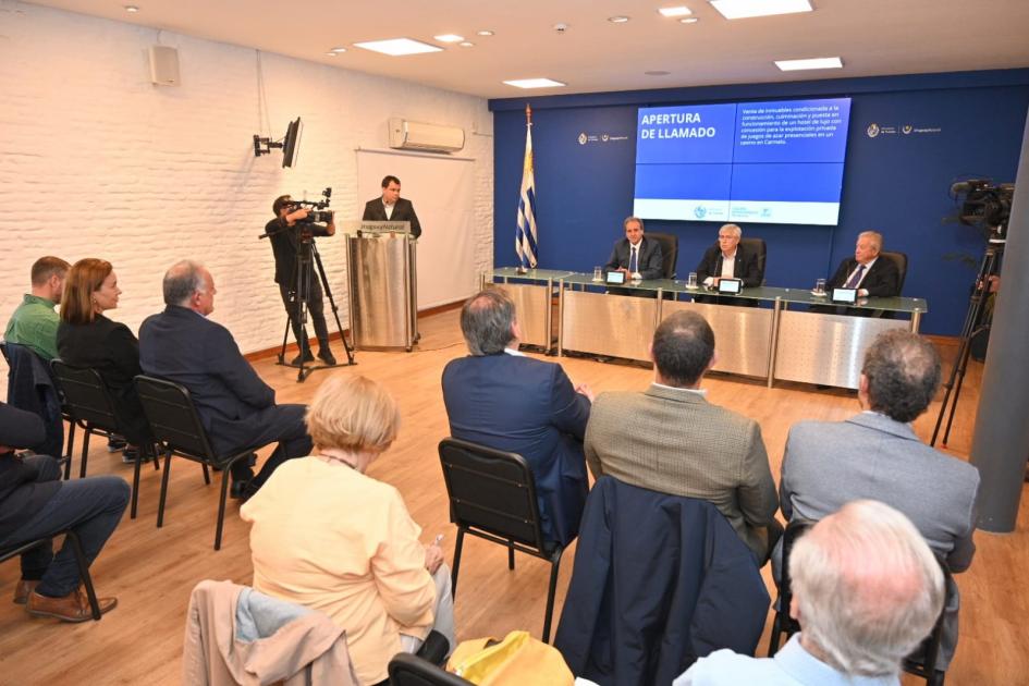 MINTUR e Intendencia de Colonia presentaron llamado a licitación para hotel en Carmelo MINTUR e Intendencia de Colonia presentaron llamado a licitación para hotel en Carmelo