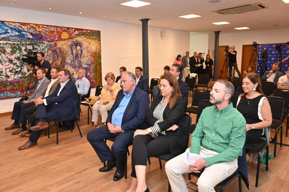 MINTUR e Intendencia de Colonia presentaron llamado a licitación para hotel en Carmelo MINTUR e Intendencia de Colonia presentaron llamado a licitación para hotel en Carmelo