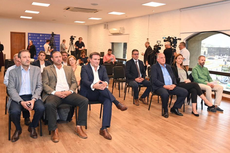 MINTUR e Intendencia de Colonia presentaron llamado a licitación para hotel en Carmelo MINTUR e Intendencia de Colonia presentaron llamado a licitación para hotel en Carmelo