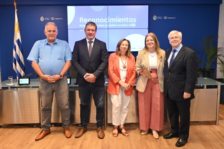 Reconocimiento a la Presidenta de la Cámara Uruguaya de Turismo, Marina Cantera