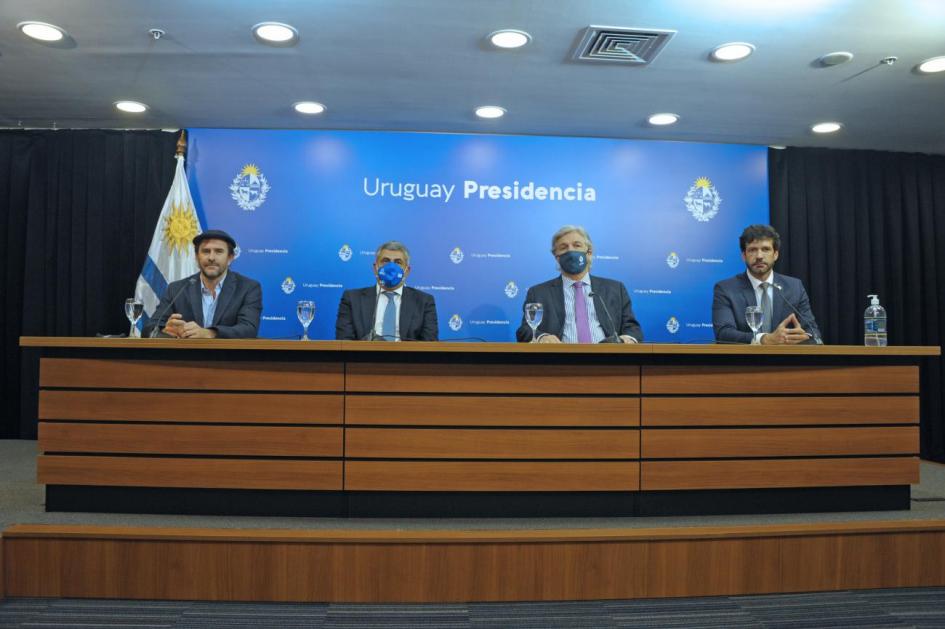 Ministro de Turismo de Uruguay, Germán Cardoso; secretario general de la Organización Mundial de Turismo (OMT), Zurab Pololikashvili; canciller de la República, Francisco Bustillo y ministro de Turismo de Brasil, Marcelo Teixeira Ministro de Turismo de Uruguay, Germán Cardoso; secretario general de la Organización Mundial de Turismo (OMT), Zurab Pololikashvili; canciller de la República, Francisco Bustillo y ministro de Turismo de Brasil, Marcelo Teixeira