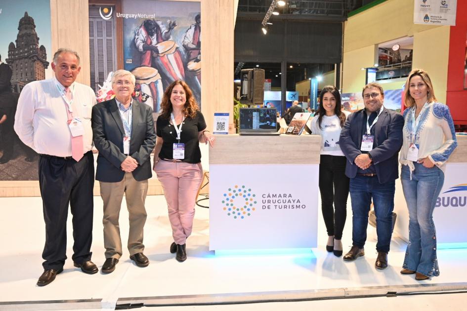 La delegación de Uruguay estuvo encabezada por el Ministro Viera y el Director Nacional Baudean La delegación de Uruguay estuvo encabezada por el Ministro Viera y el Director Nacional Baudean