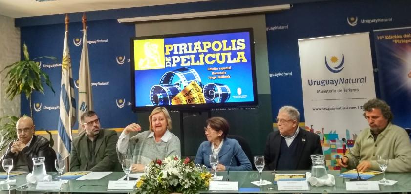 Autoridades durante la presentación de Pirápolis de Película Autoridades presentan Pirápolis de Película