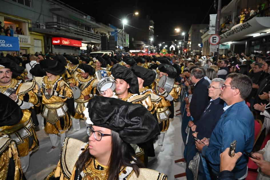 Ministro Tabaré Viera participó de la segunda noche del carnaval de Artigas