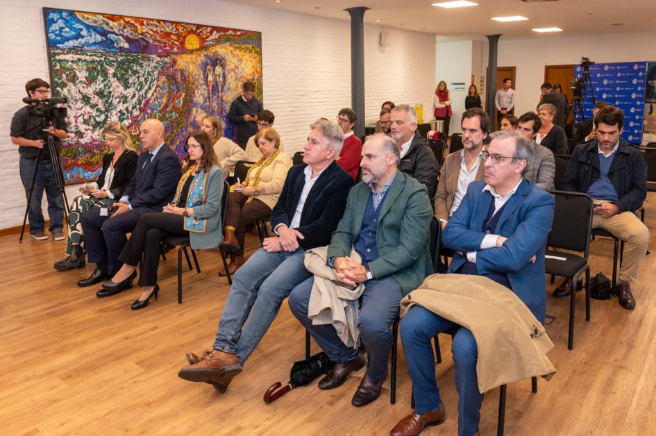 Firma de convenio entre MINTUR y ACAU Firma de convenio entre MINTUR y ACAU