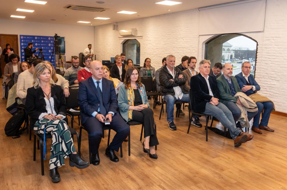 Firma de convenio entre MINTUR y ACAU Firma de convenio entre MINTUR y ACAU