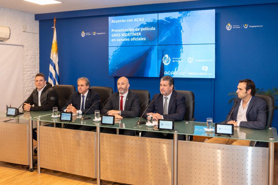 Firma de convenio entre MINTUR y ACAU Firma de convenio entre MINTUR y ACAU