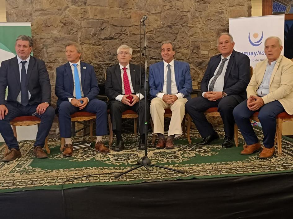 MINTUR entregó reconocimientos a varias trayectorias turísticas MINTUR entregó reconocimientos a varias trayectorias turísticas