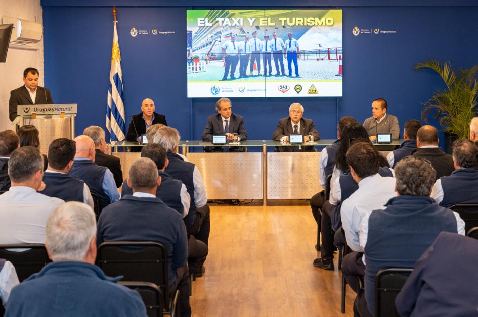 MINTUR y CPATU entregaron reconocimientos a trabajadores del taxi MINTUR y CPATU entregaron reconocimientos a trabajadores del taxi