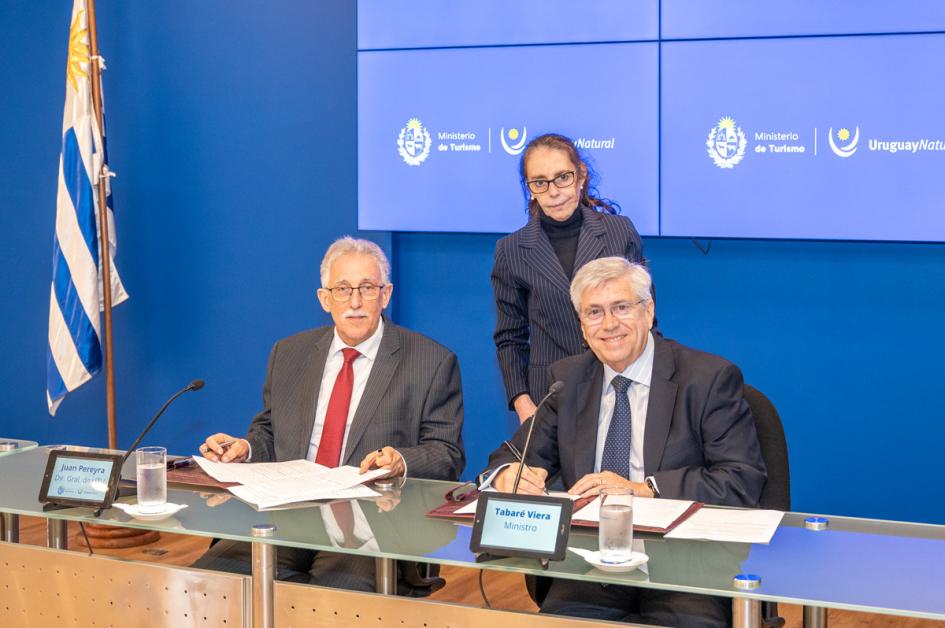 MINTUR y UTU trabajarán en conjunto para brindar capacitación a los estudiantes MINTUR y UTU trabajarán en conjunto para brindar capacitación a los estudiantes
