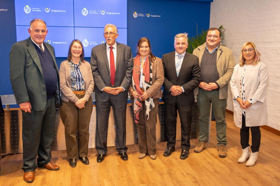 MINTUR y UTU trabajarán en conjunto para brindar capacitación a los estudiantes MINTUR y UTU trabajarán en conjunto para brindar capacitación a los estudiantes