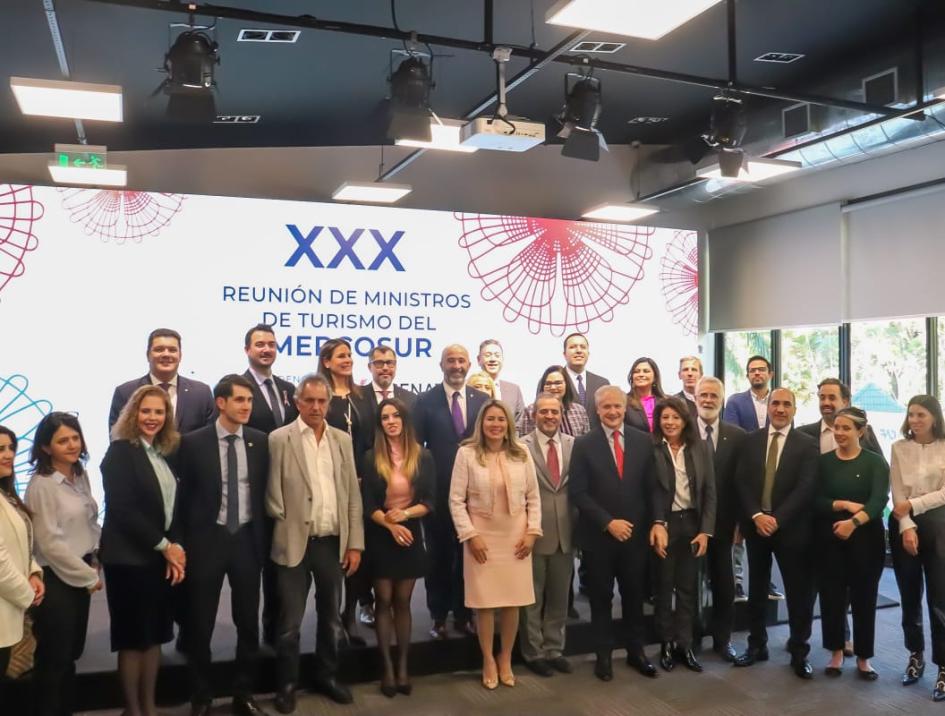Ministros trabajarán en política de cielos abiertos y estrategias comunes para el sector turístico Ministros trabajarán en política de cielos abiertos y estrategias comunes para el sector turístico