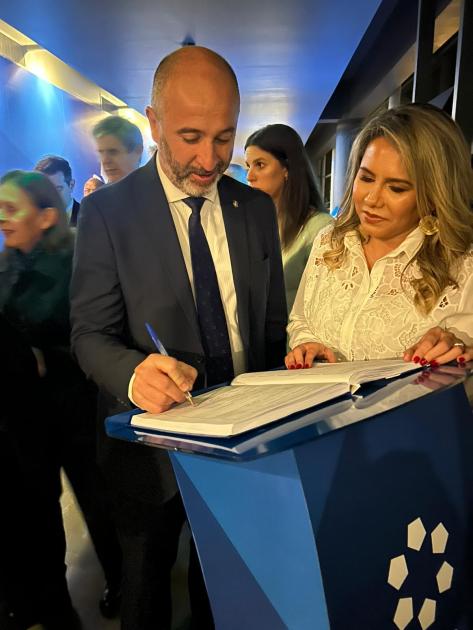 Ministros trabajarán en política de cielos abiertos y estrategias comunes para el sector turístico Ministros trabajarán en política de cielos abiertos y estrategias comunes para el sector turístico