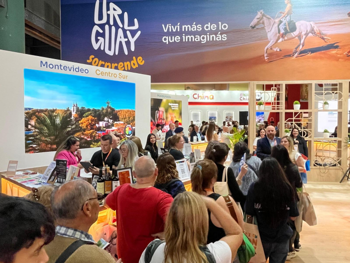 Stand de Uruguay en la FIT 2025