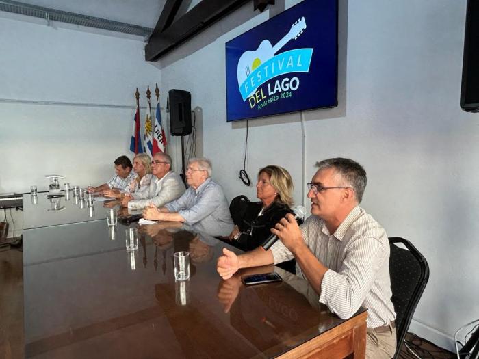 Lanzamiento del 31° Festival del Lago, Andresito le canta al país