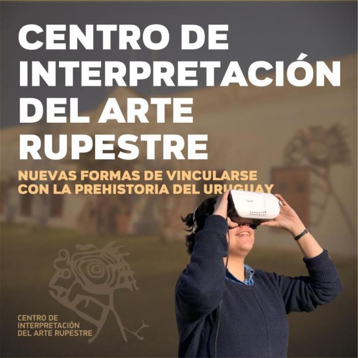 Centro de Interpretación del Arte Rupestre Imagen publicitaria del Centro de Interpretación del Arte Rupestre con una joven con lentes de realidad virtual