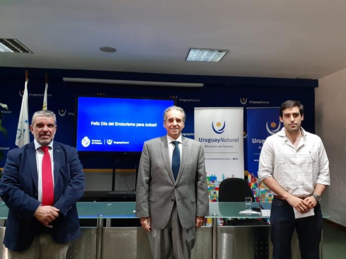 Ricardo Cabrera, Remo Monzeglio y Francisco Pizzorno Ricardo Cabrera, Remo Monzeglio y Francisco Pizzorno durante el lanzamiento