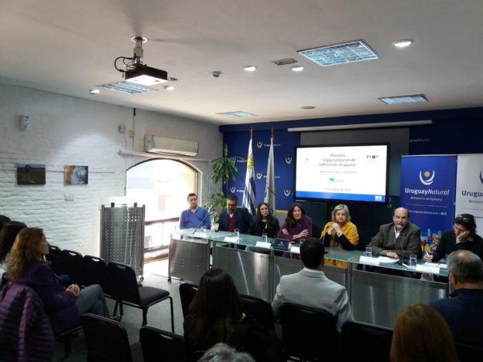 Anuncio Autoridades y funcionarios presentando el sistema GRP
