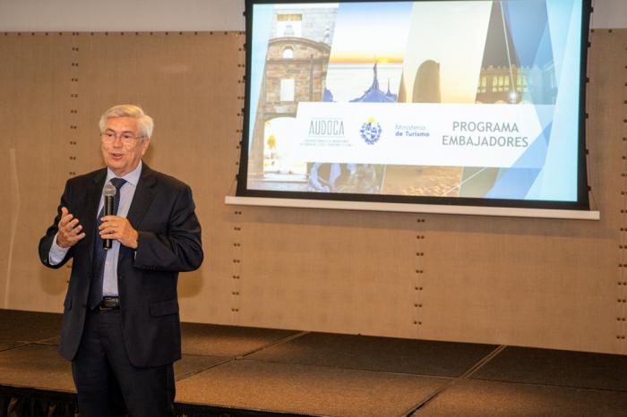Ministro de Turismo, Tabaré Viera, participó del lanzamiento del Programa Embajadores