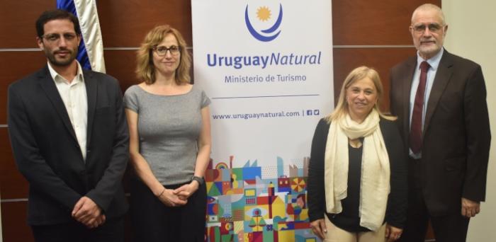 Cristian Pos, coordinador del Programa de Apoyo al Sector Turístico del Ministerio de Turismo; Adela Moreda, especialista en Turismo del BID; Mariela Maglia, responsable de Organismos Multilaterales del Ministerio de Economía; y el subsecretario de Turismo, Benjamín Liberoff.