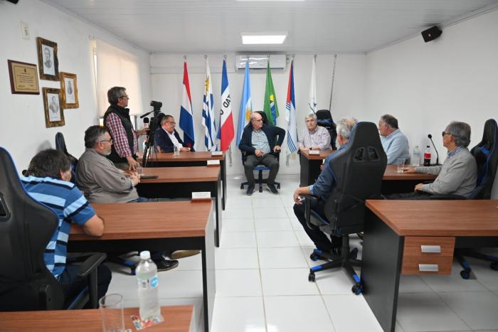 Reunión con alcalde de Bella Unión, concejales e Intendente de Monte Caseros