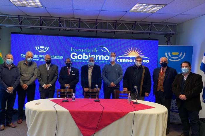 Seminario “Laguna Merín, Desafíos y oportunidades”, Daniel Reta, adjunto al Ministro, representó a Ministerio de Turismo Seminario “Laguna Merín, Desafíos y oportunidades”.