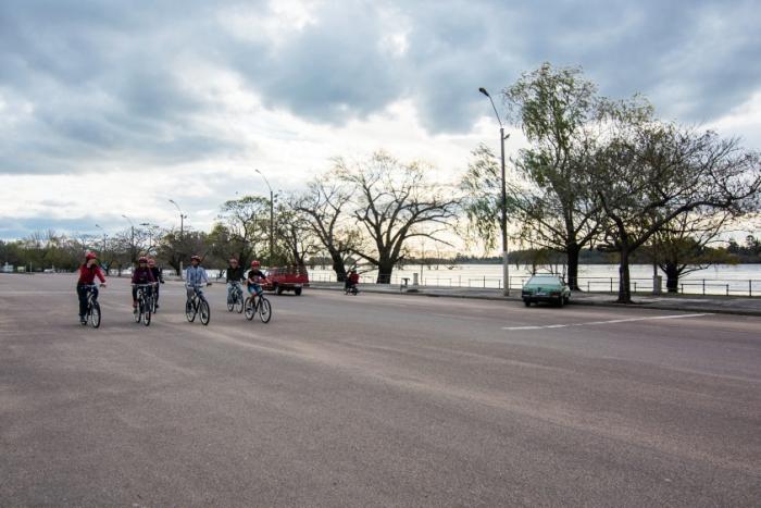 Rambla de Mercedes Rambla de Mercedes con ciclista recorriendo la ciudad