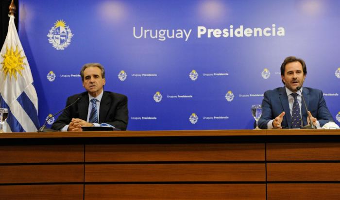 Ministro Cardoso y subsecretario Monzeglio en Torre Ejecutiva. Foto: Presidencia de la República. Ministro Cardoso y subsecretario Monzeglio en Torre Ejecutiva. Foto: Presidencia de la República.