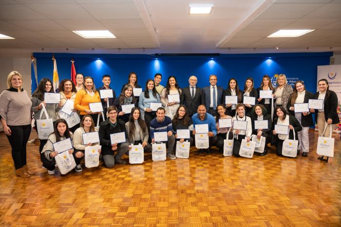 Reconocimiento a estudiantes presentes en la Conferencia de UNESCO