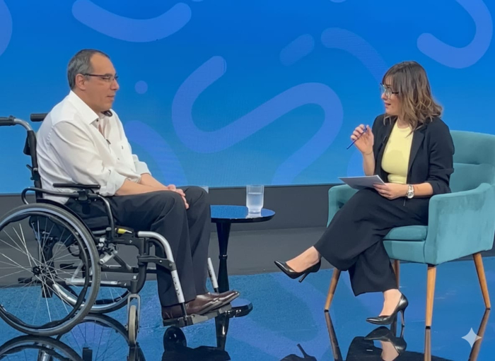 Ministro de Turismo - Conductora de Canal 5