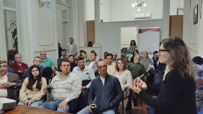 Charla informativa en Colonia 