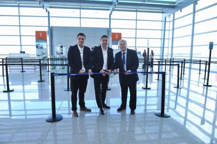 JetSMART inició hoy sus vuelos regulares entre Montevideo y Río de Janeiro