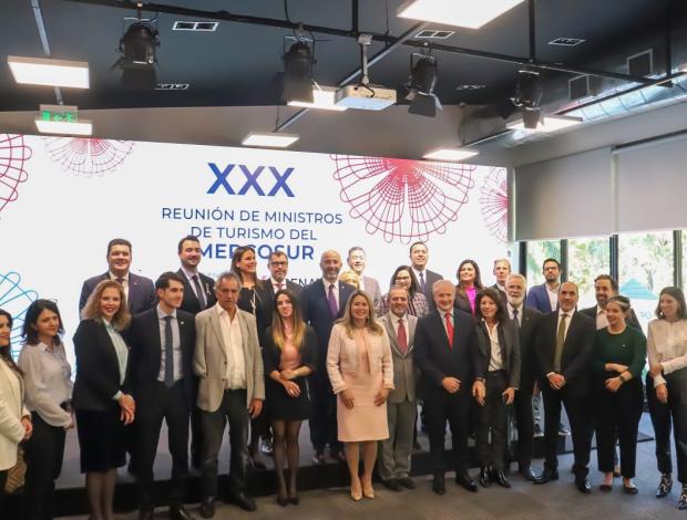 Ministros trabajarán en política de cielos abiertos y estrategias comunes para el sector turístico