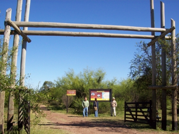 Inicio del sendero del área protegida